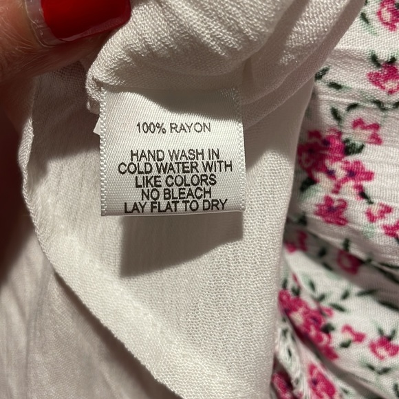 Floral Top XS NWT - Picture 9 of 9